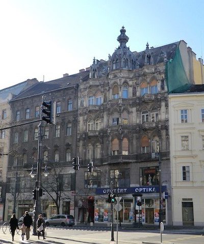 Ilyen szexbolt miatt szerethető Budapest – Intim Center Astoria